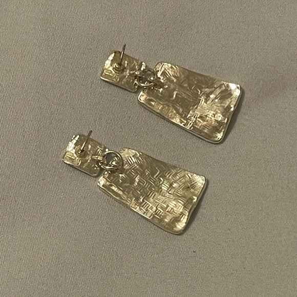 Elegant Green and silver dangle Earrings - Picture 2 of 2